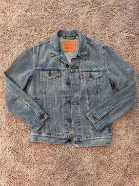 Levi’s Jean Jacket Size Small